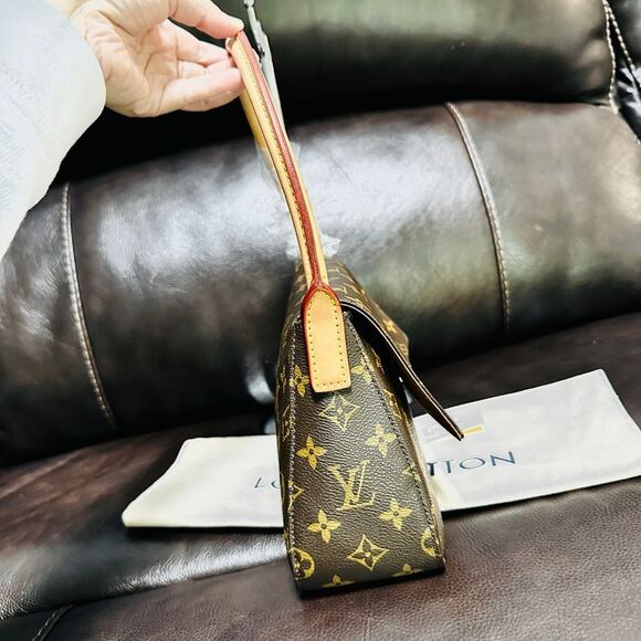 Brand New Louis Vuitton Mini Looping - Picture 4 of 15